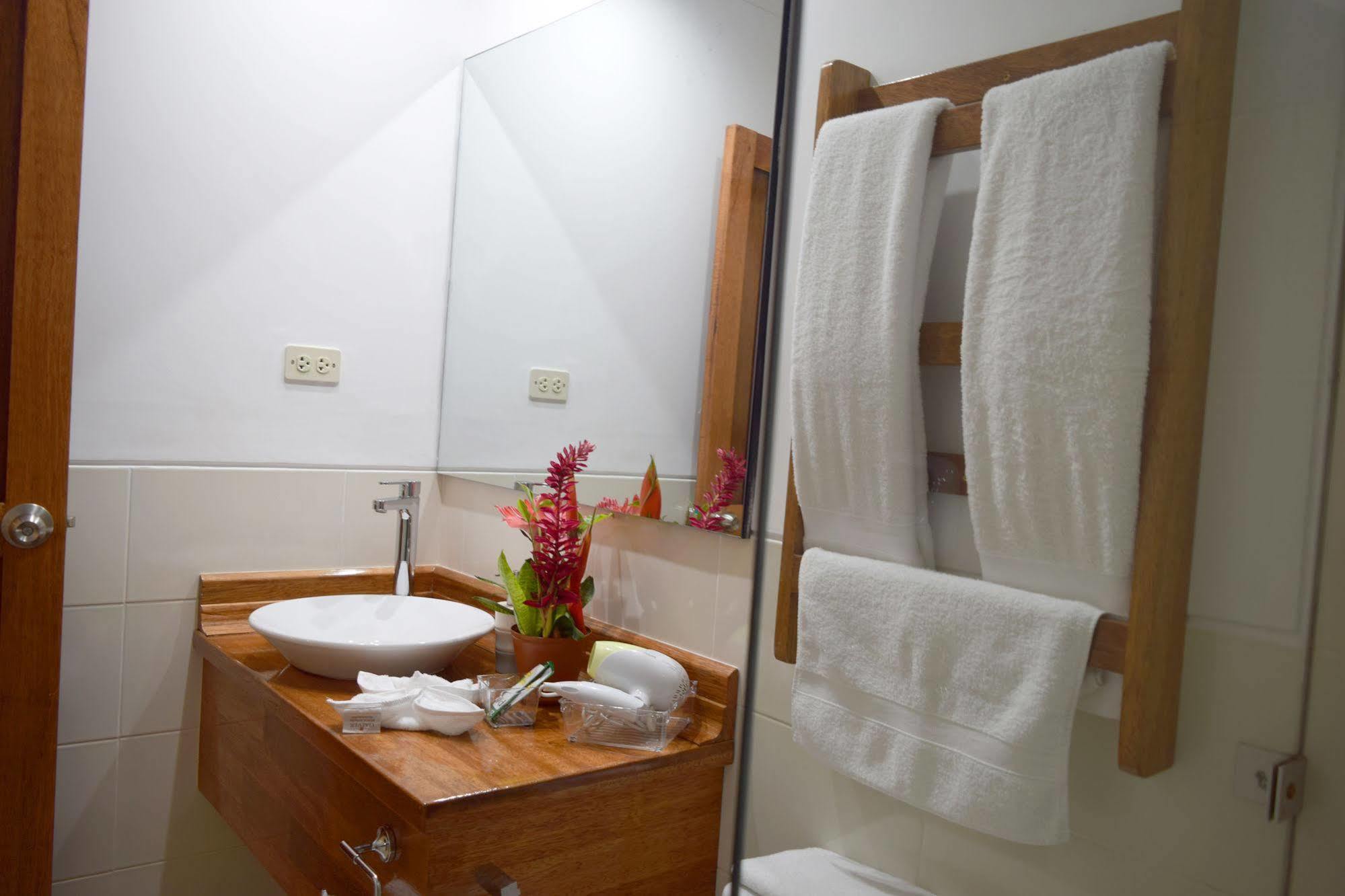 Hotel Jungle House Iquitos Exterior photo